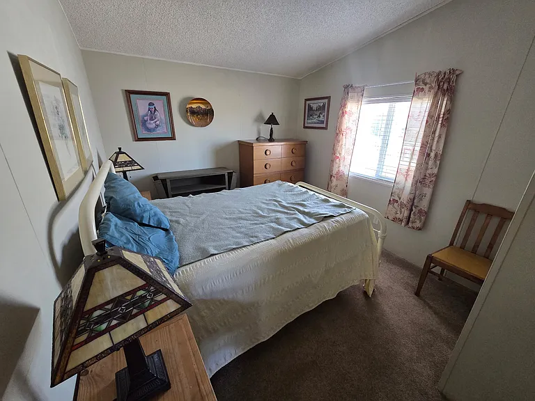 1433 Post Ave — Photo 36