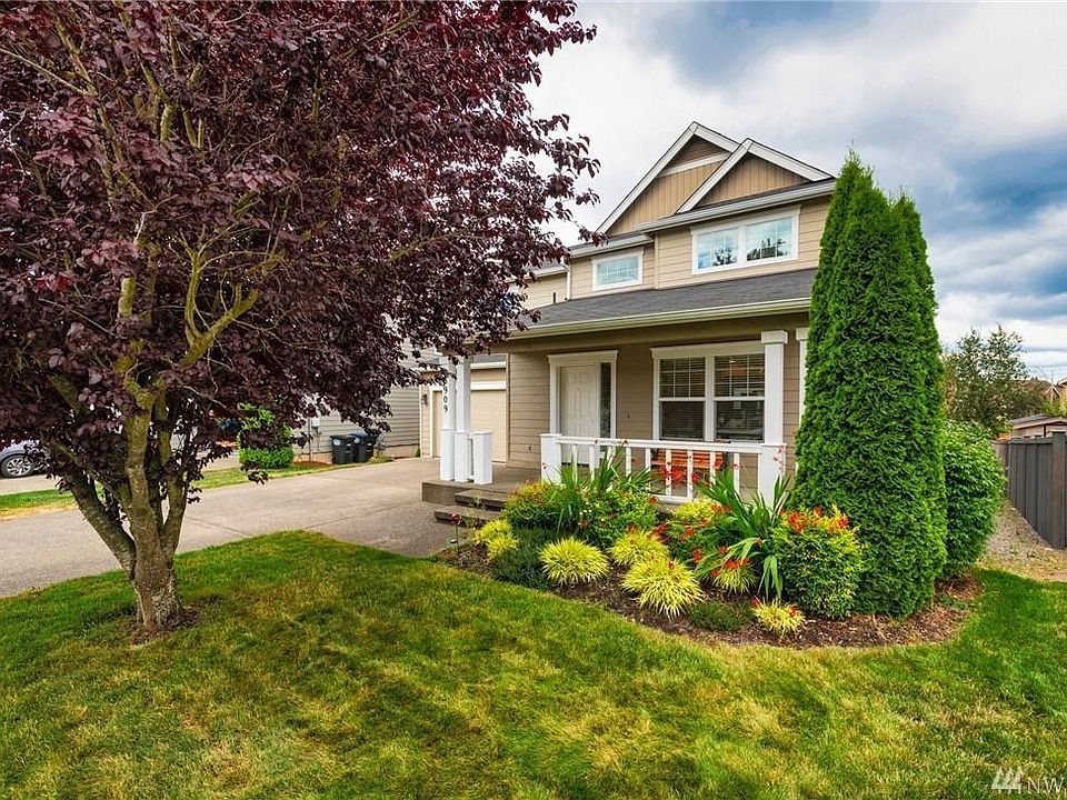 1st image of 3905 Ingleside Dr SE