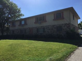 695 E Imperial Dr, Hartland, WI 53029