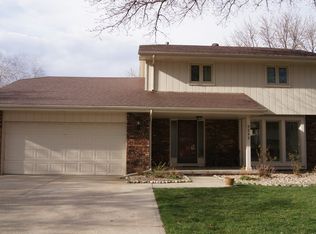 9242 Z St, Omaha, NE 68127