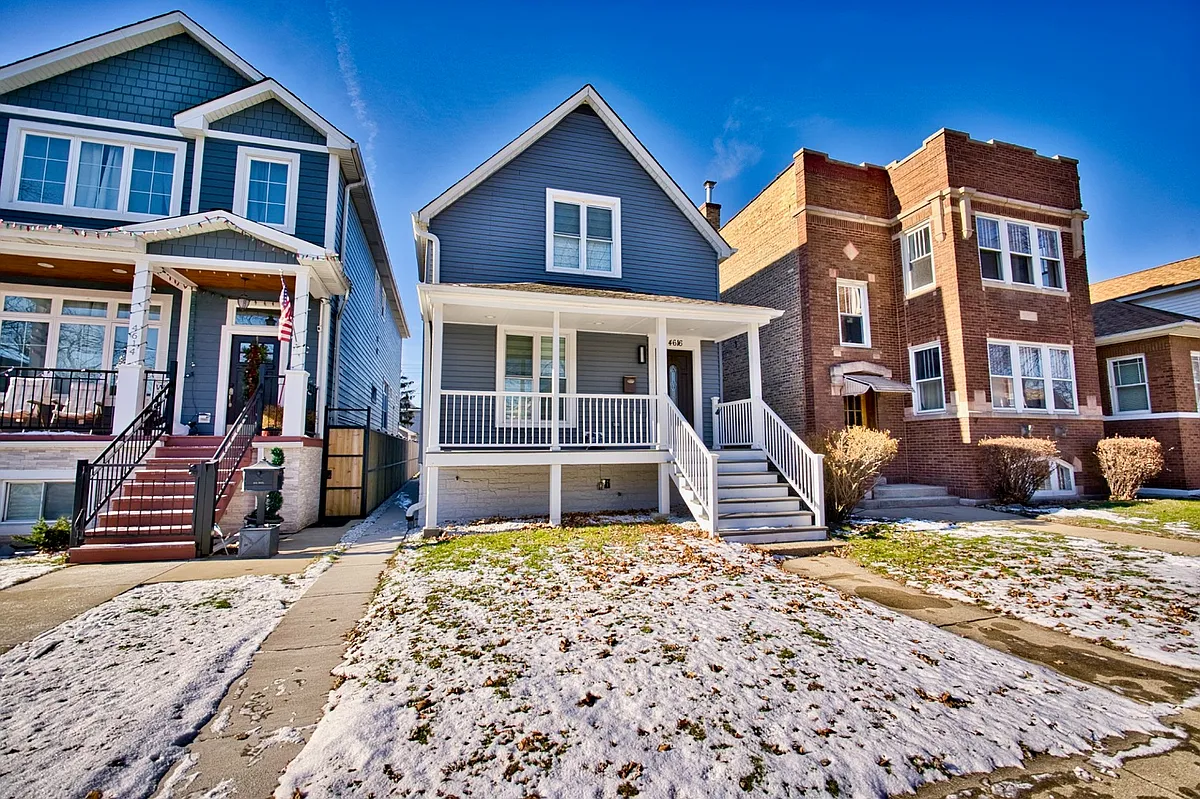 Building Photo - 4616 N Kostner Ave