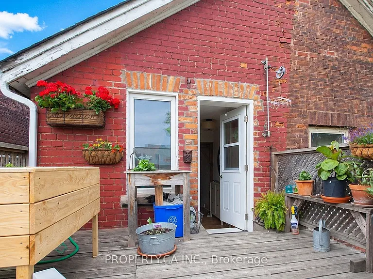 13 Hook Ave #UPPER — Photo 9