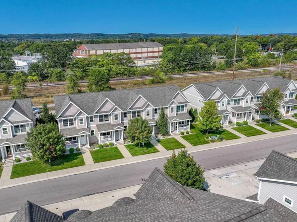 976 Lake Ridge Dr Unit 15, Traverse City, MI 49684