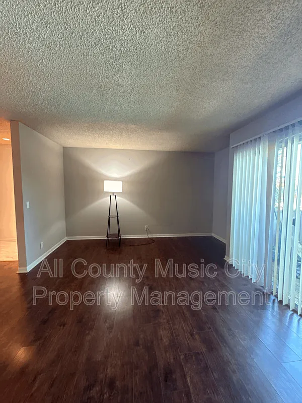 2 bed, 1.0 bath, 1028 sqft, $1,250 — Photo 3