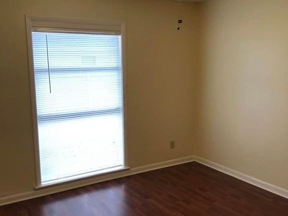 5th image of 415 Blossom St
