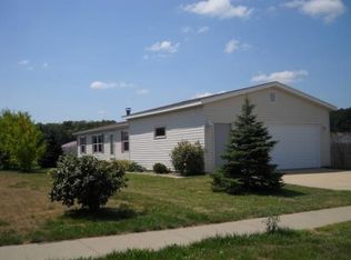 411 Red Spruce Ave, Baraboo, WI 53913