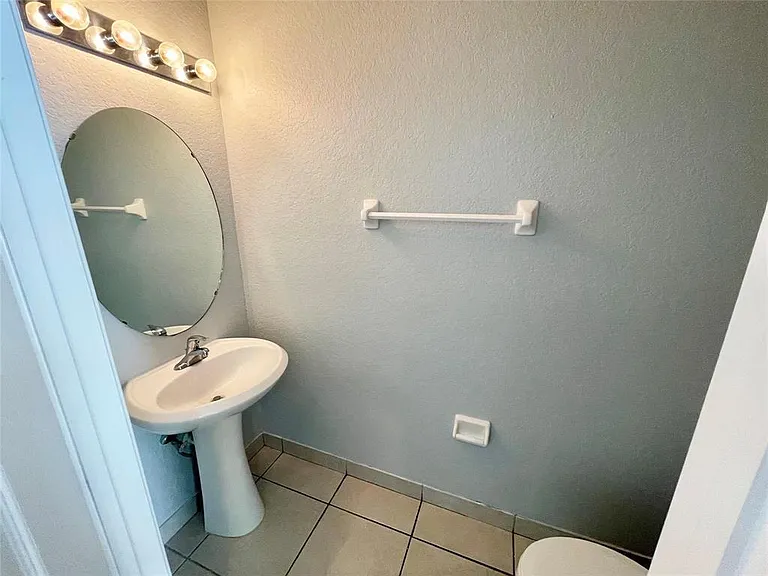 6301 Landings Ter — Photo 12