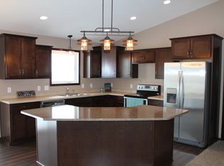 7019 Tiffany Dr, Bismarck, ND 58504