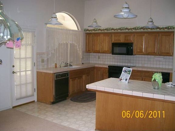 2nd image of 2744 Beech Tree St