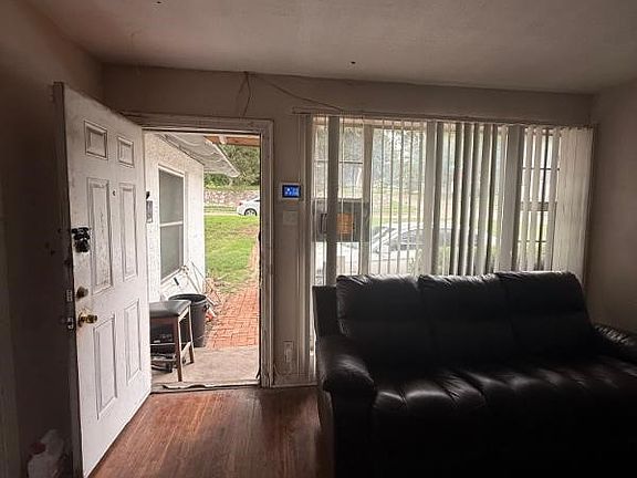 5th image of 1531 E Lakeview Dr