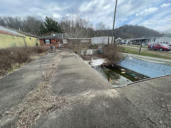 4th image of 27 Branchland Ave