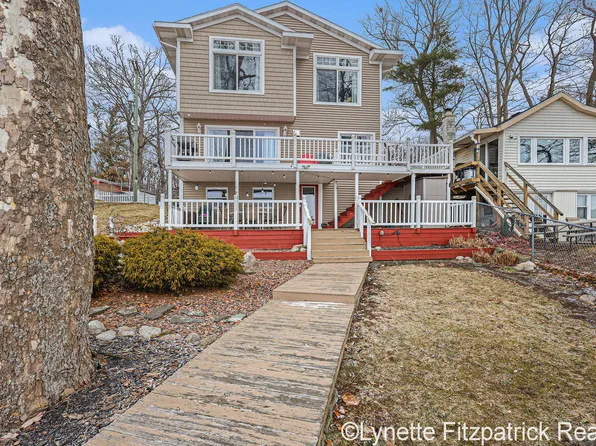 11964 Reyburn Dr NE, Sparta, MI 49345