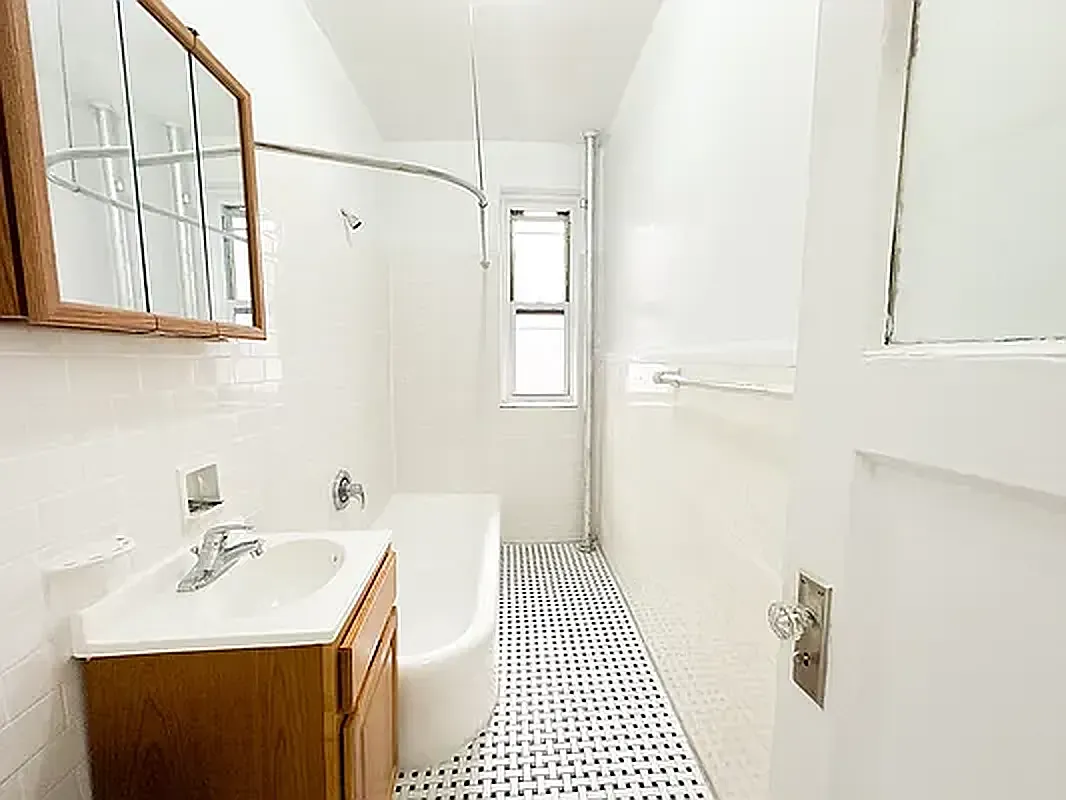 42-37 Union Street — Photo 3