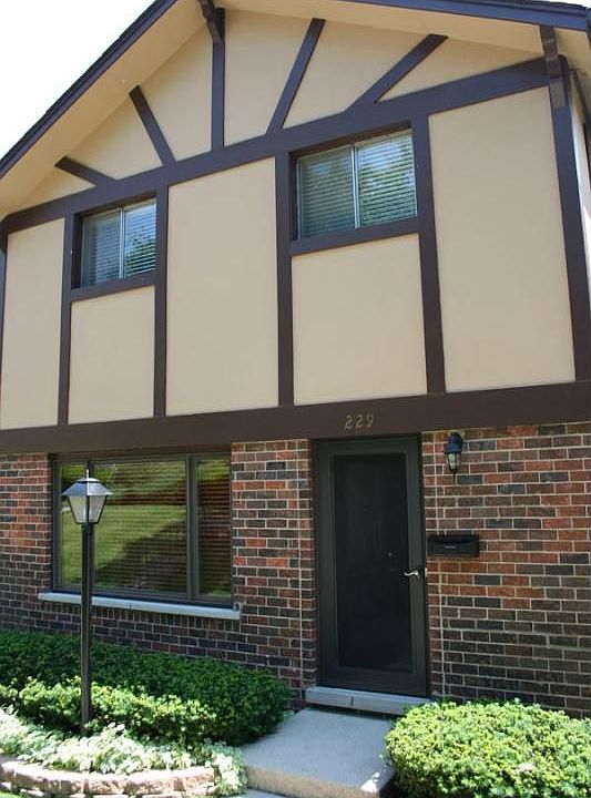 1st image of 1S229 Ingersoll Ln
