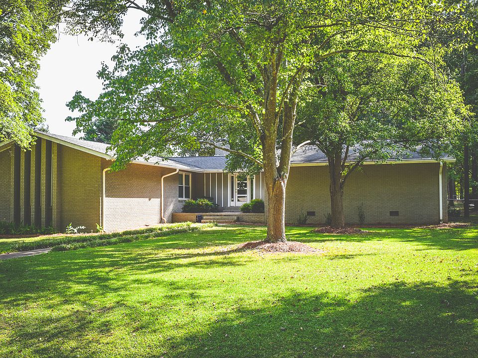 1st image of 101 Dogwood Dr