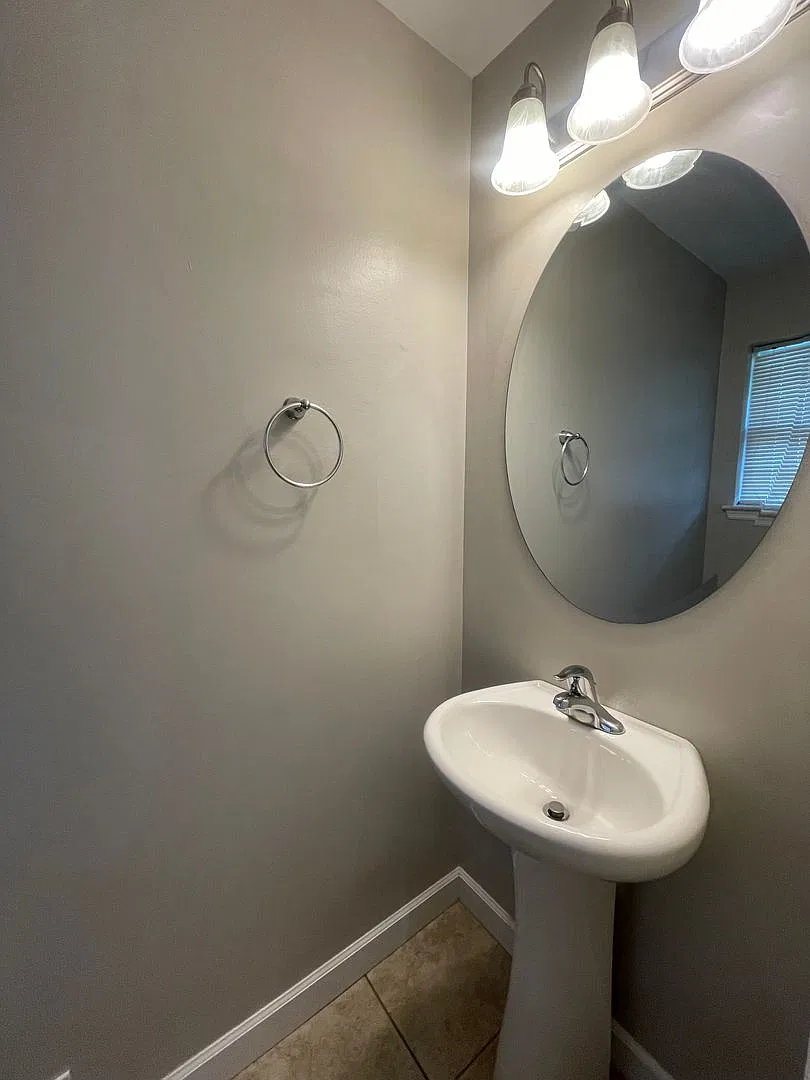 3 Bedroom 2.5 Bathroom — Photo 3