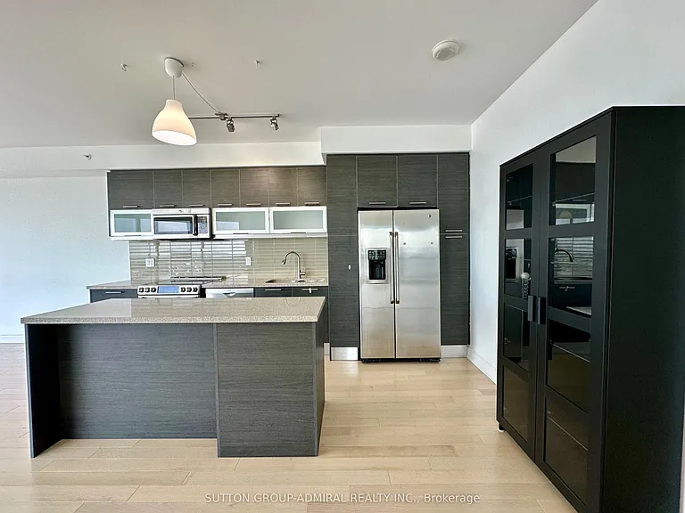 388 Yonge St #6016 — Photo 4