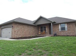 290 W Foxtrot Cir, Fair Grove, MO 65648