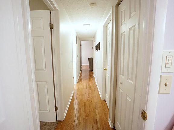 5th image of 283 Carlin Ct W