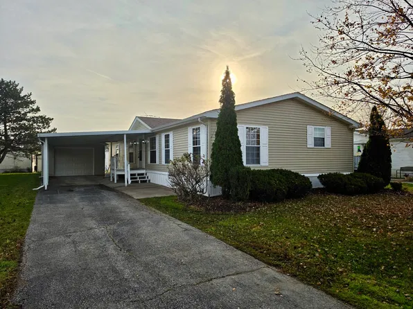 11 Blue Bird Ln, Beecher, IL 60401