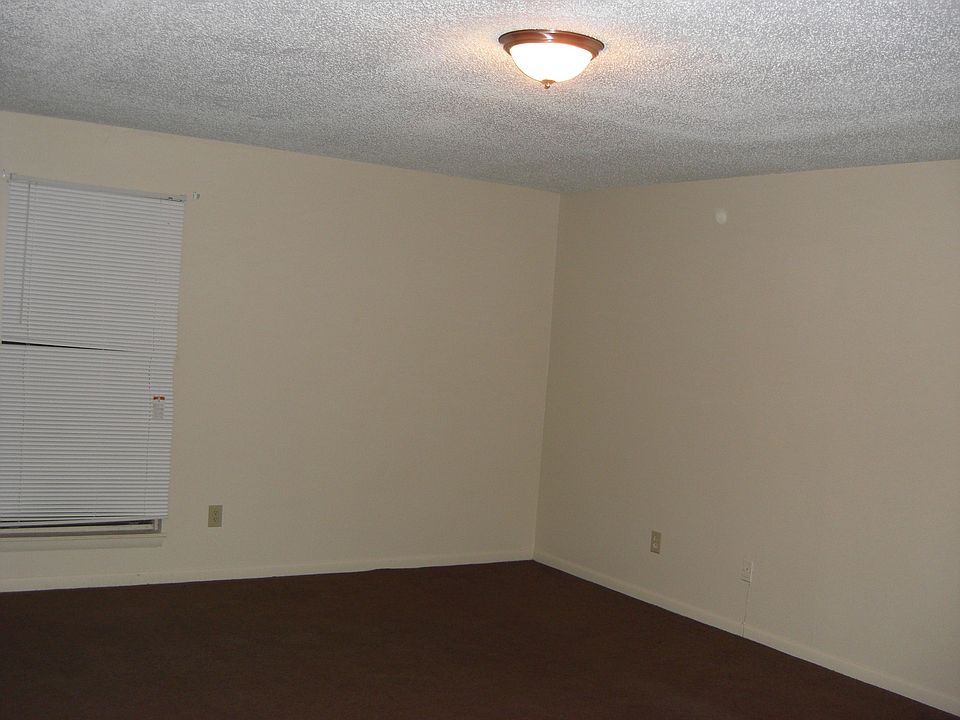 Bedroom 1_08282013