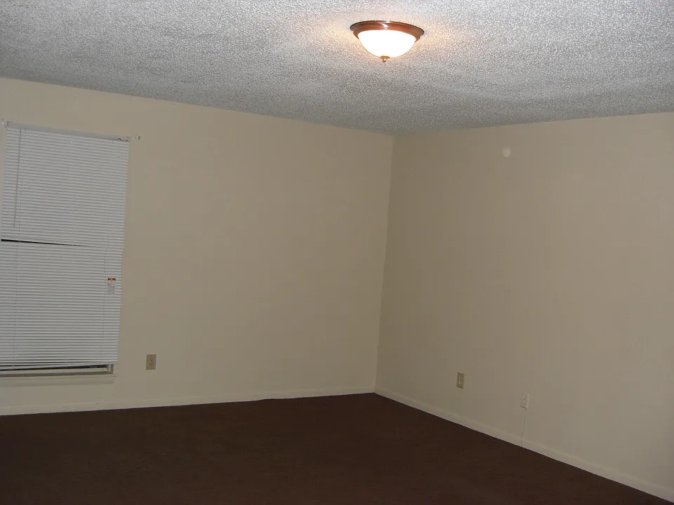 Bedroom 1_08282013