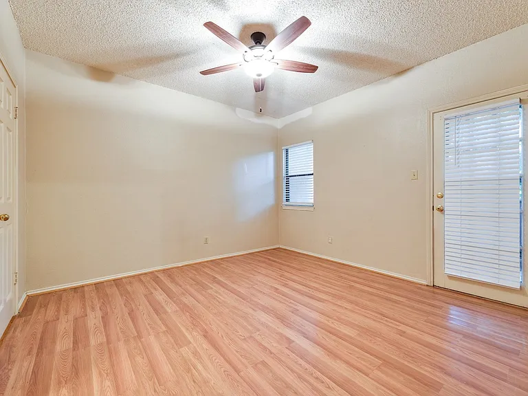 706 W 22nd St #202 — Photo 19