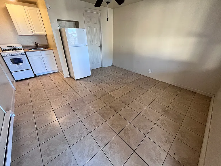 4675 E Benson Hwy #5 — Photo 1