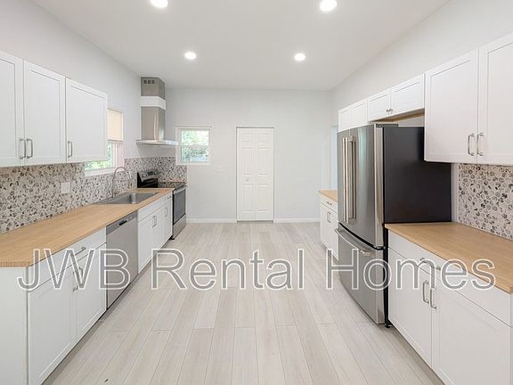 3rd image of 859 McDuff Ave S