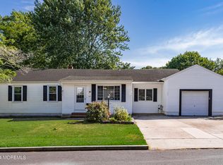 211 Van Sant Ave, Linwood, NJ 08221
