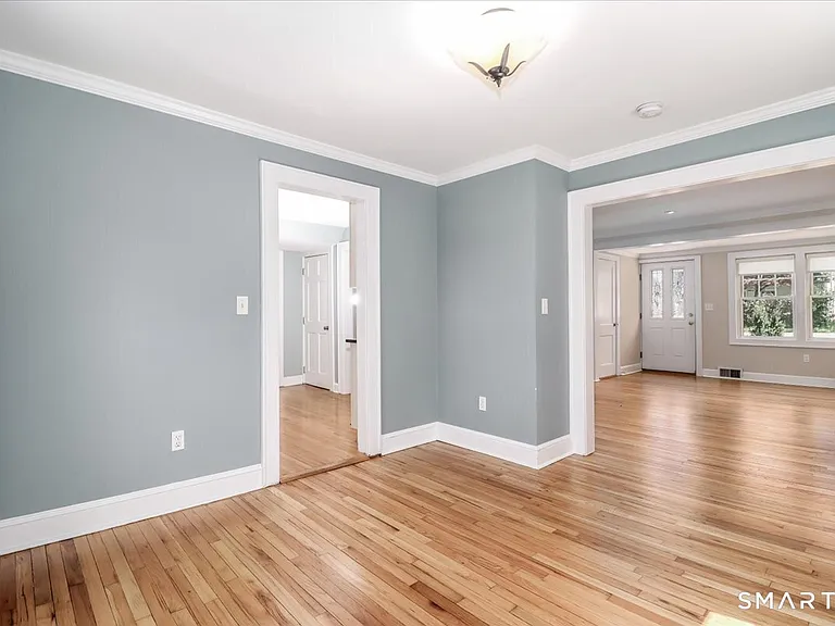 25 Maplewood Ave — Photo 13