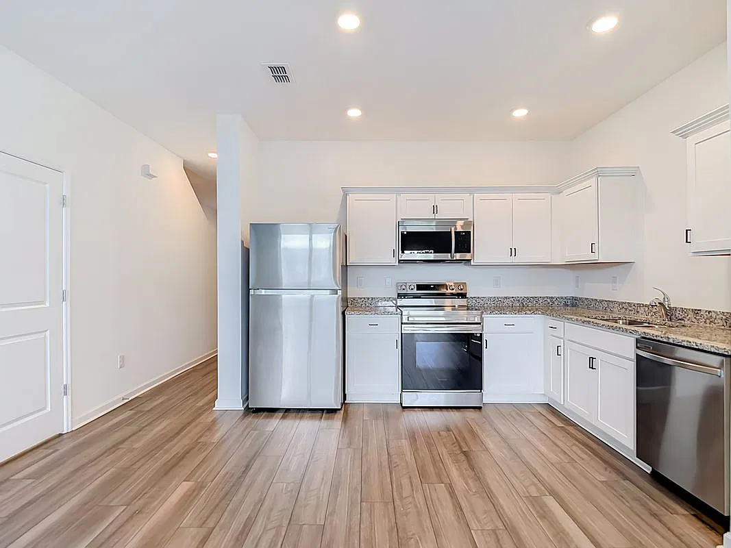 3 bed, 2.5 bath, 1386 sqft, $1,995 — Photo 4