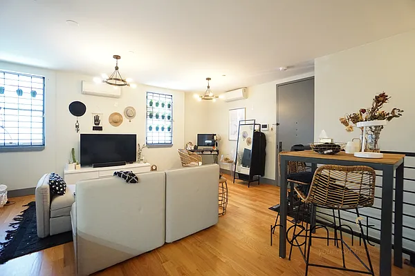 Rented by Rennit Inc. | media 32