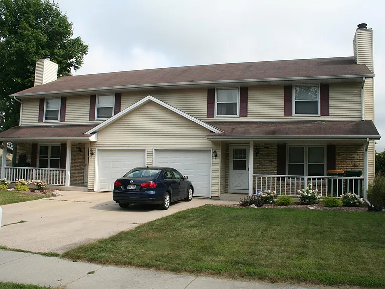 525 Maple St — Photo 1
