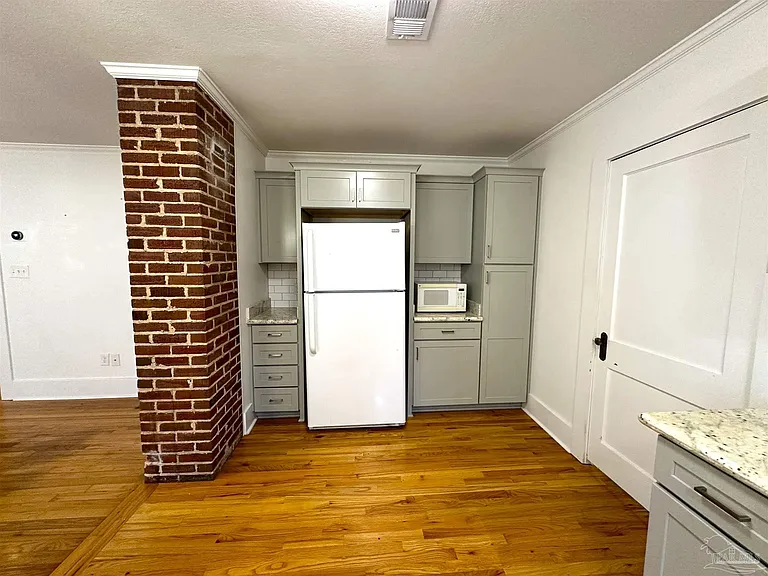 119 N J St — Photo 12