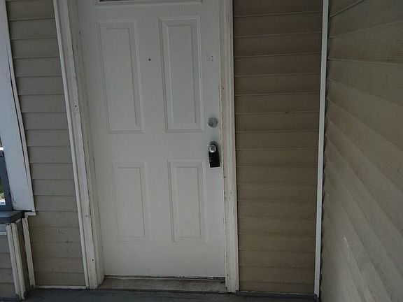 3rd image of 616 Pine Ave NW #2