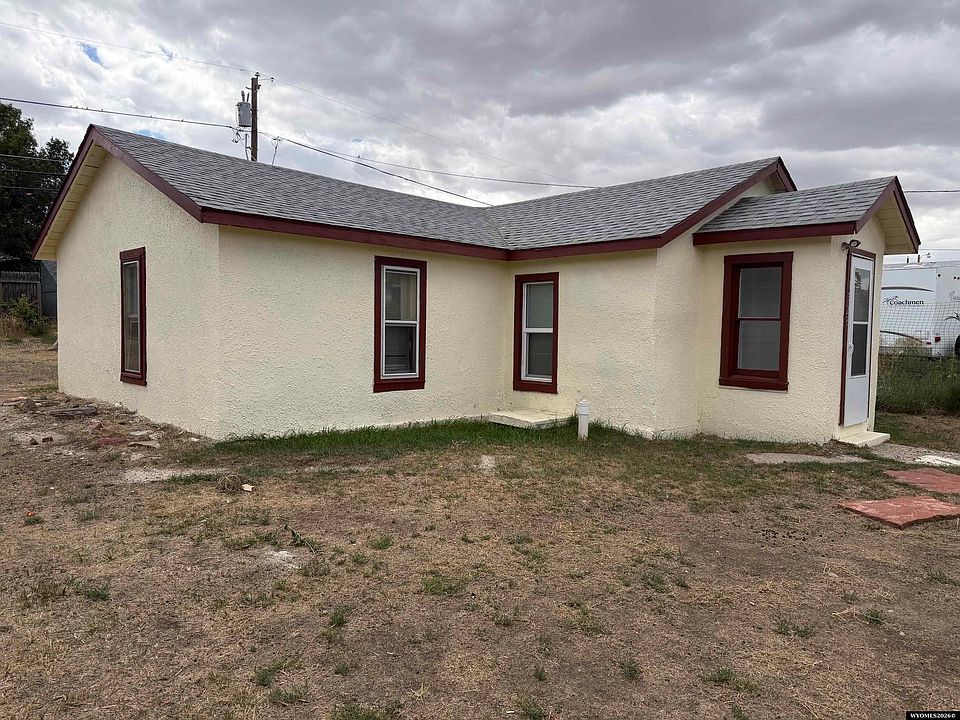 1st image of 528 W Davis St