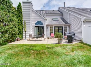 177 Primrose Ln, Freehold, NJ 07728