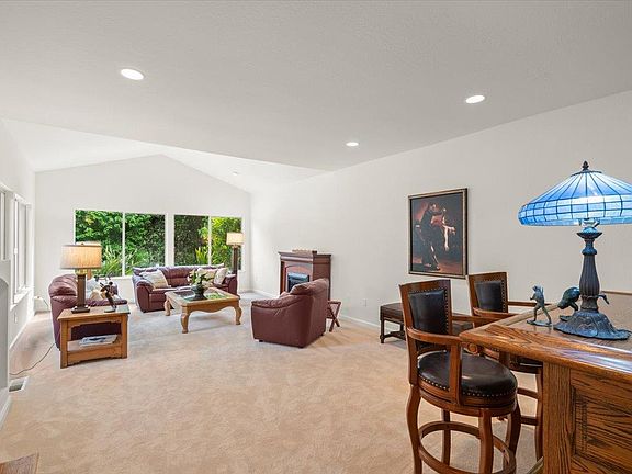 5th image of 8103 Crestview Ct