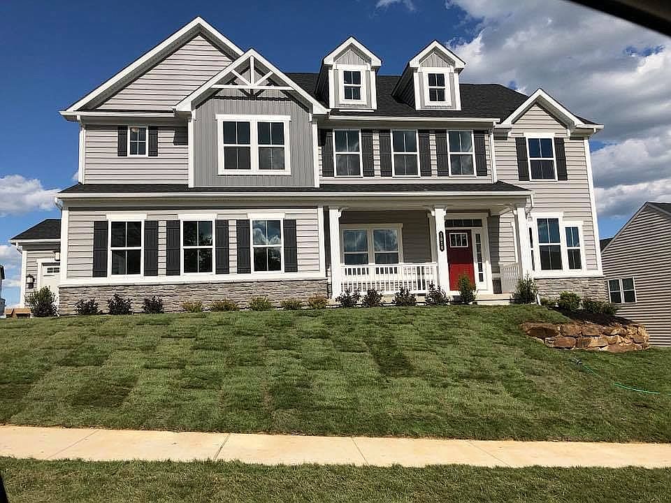 1st image of 1016 Smithfield Ln