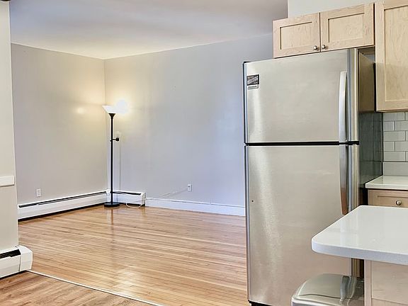 3rd image of 170 Winthrop Rd APT 6