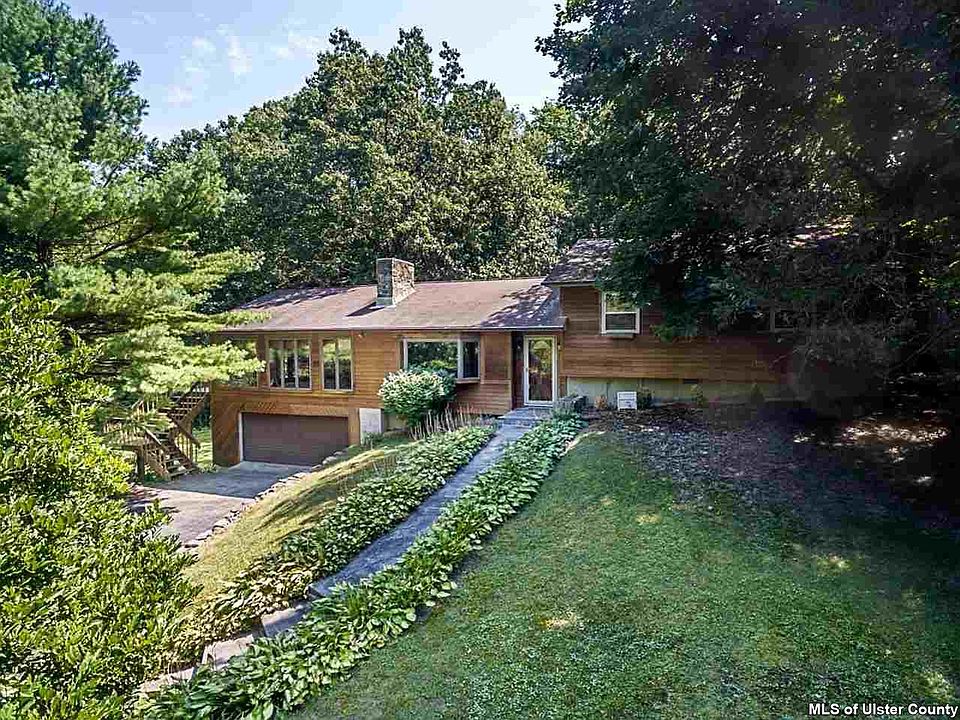 1st image of 18 Edgewood Dr