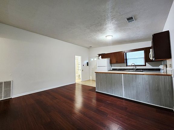 5th image of 721 Main St APT D