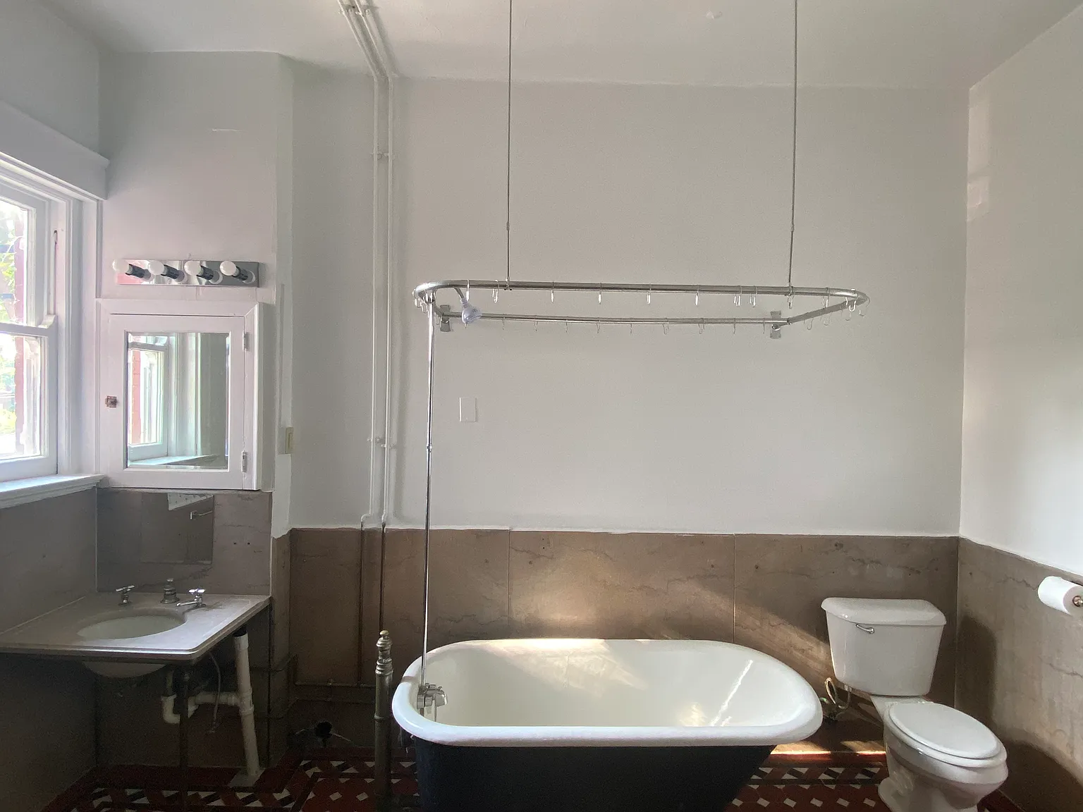 The Roslyn — Photo 3