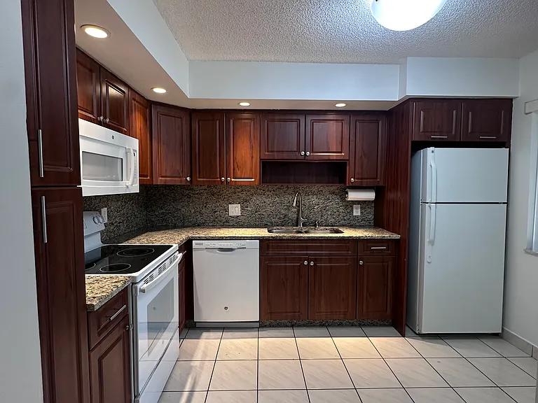 350 Lakeview Dr #102 — Photo 8