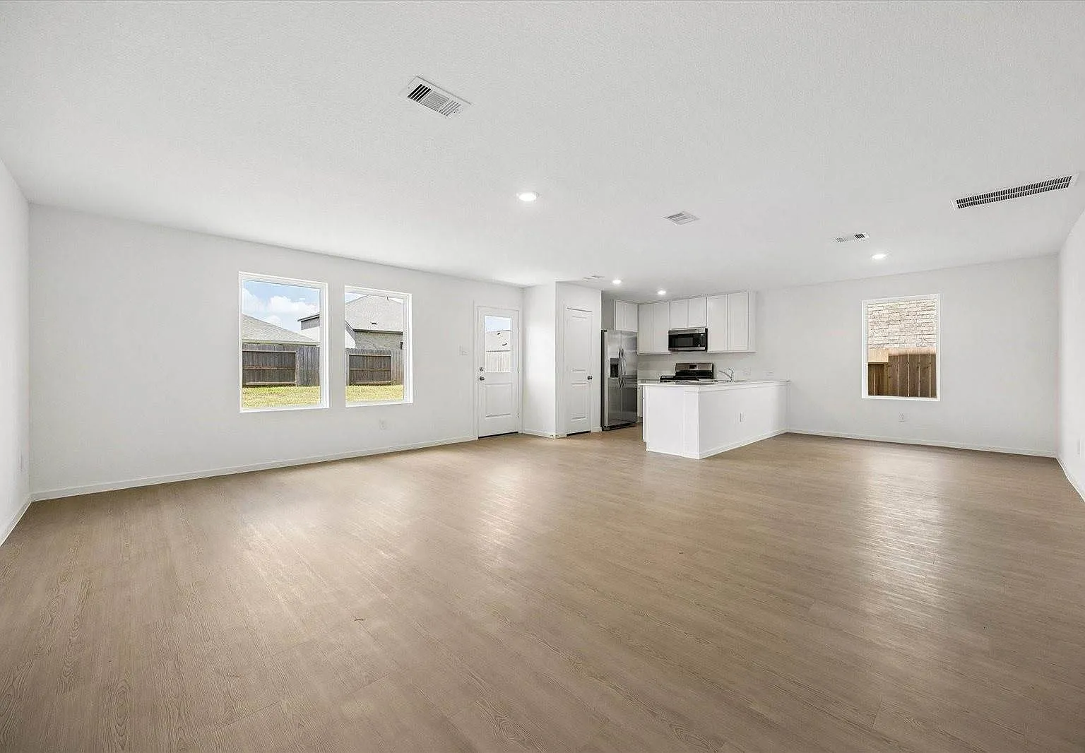 4 bed, 2.5 bath, $2,100 — Photo 3