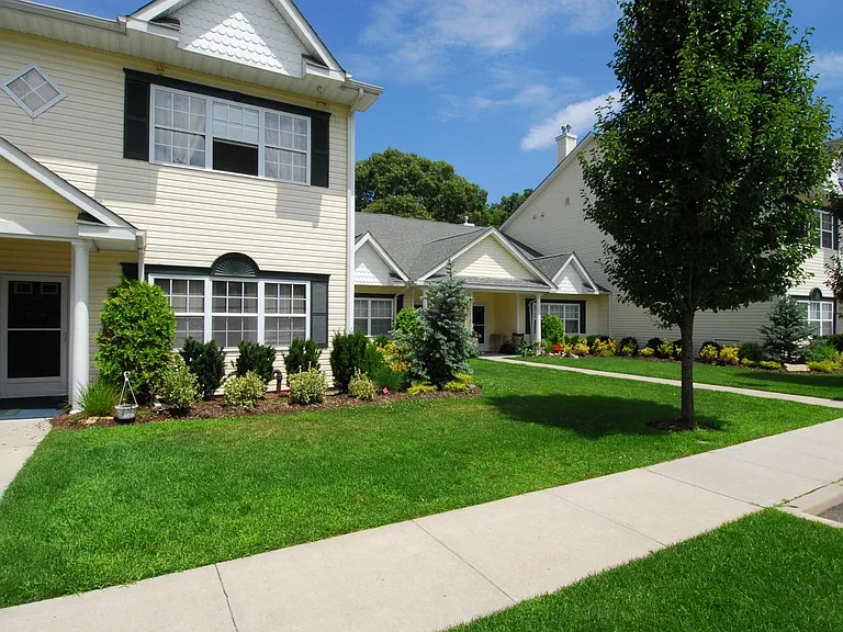 Fairfield Villas At Medford — Photo 1