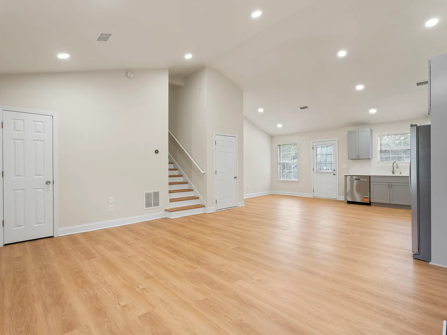 3 bed, 1380 sqft, $1,995 — Photo 4