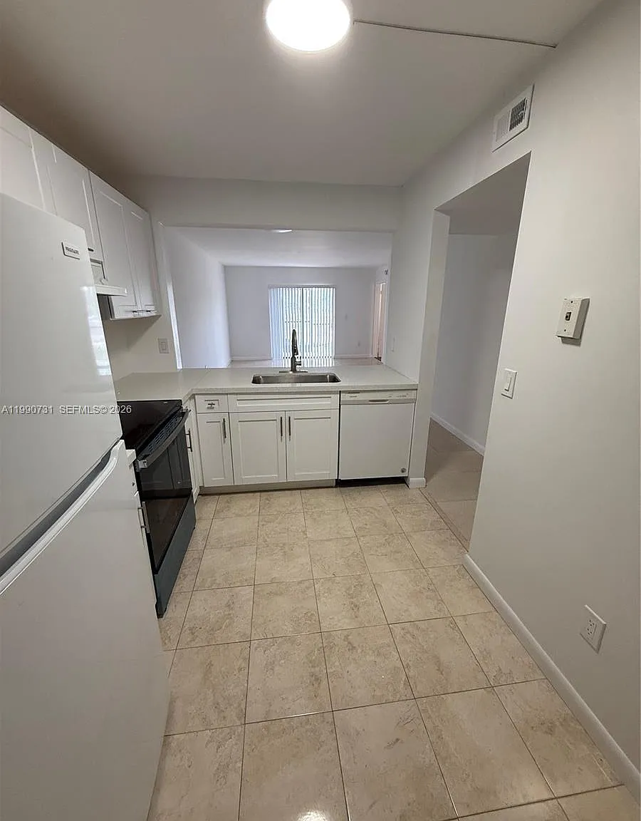 Monterey One Condo — Photo 4