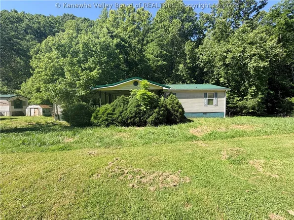 5993 N Fork Rd, Chapmanville, WV 25508